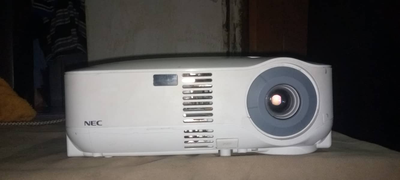 Nec VT 700 projecter 0