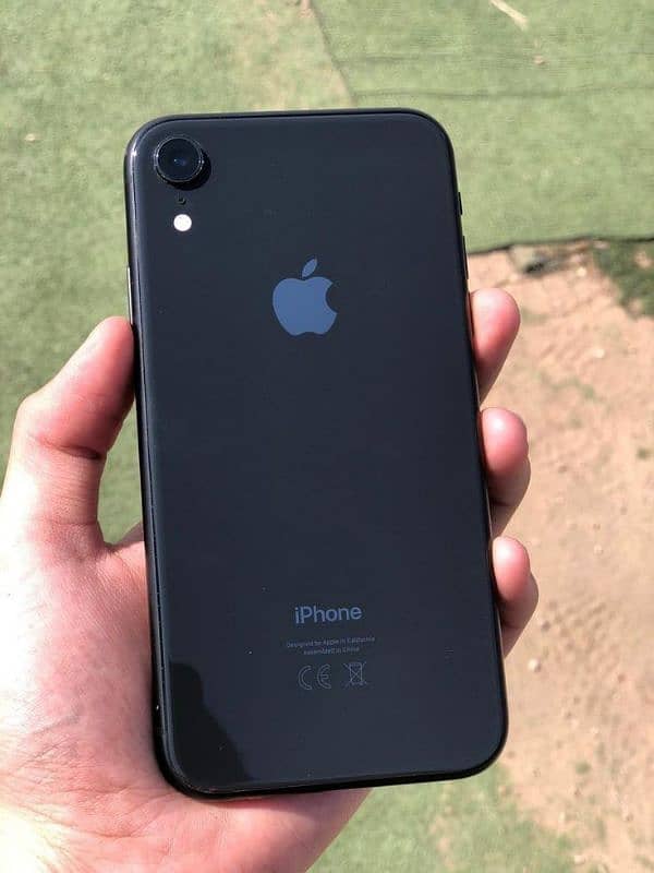 I phone 7  Black (128GB) 4