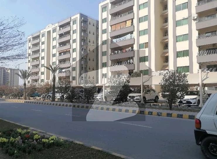 Spacious 10 Marla Flat Available For sale In Askari 11 - Sector B Apartments 4