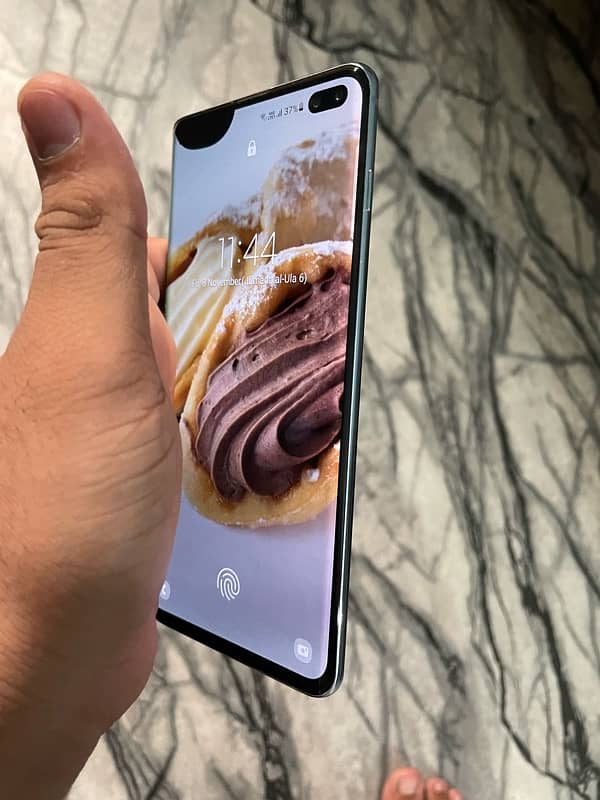 Samsung S10+ 4