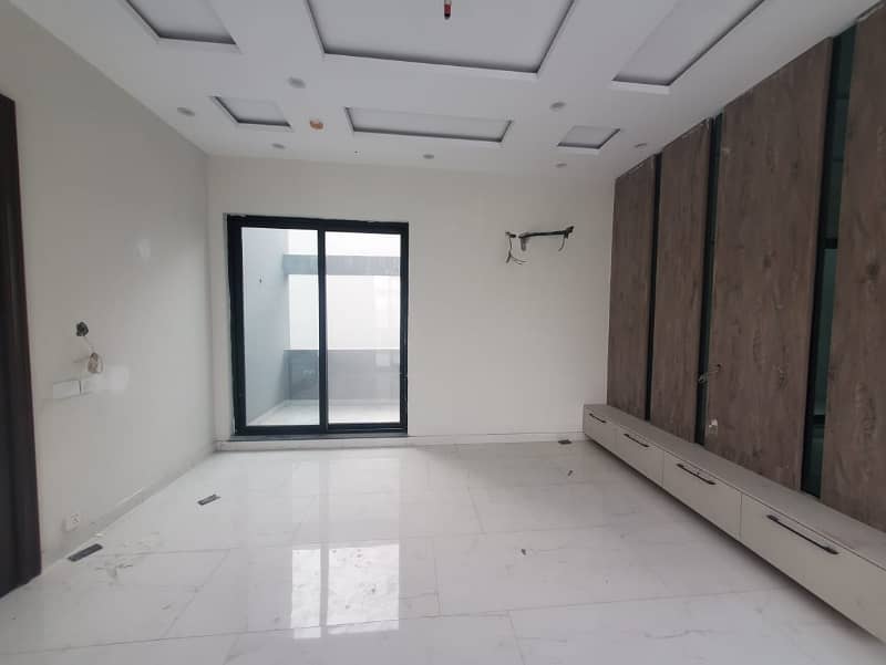 Brand new 1 Kanal Upper Portion House For Rent In DHA Phase 5,Block J, Lahore. 4