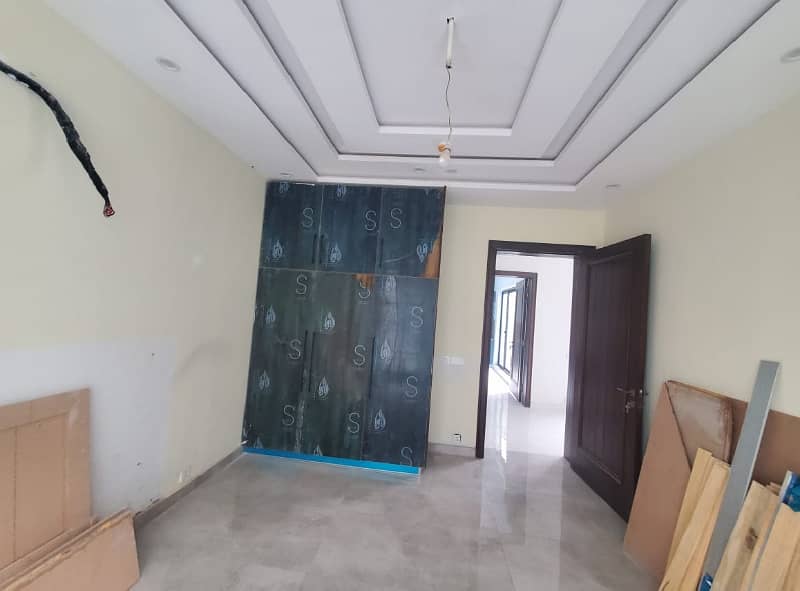 Brand new 1 Kanal Upper Portion House For Rent In DHA Phase 5,Block J, Lahore. 6