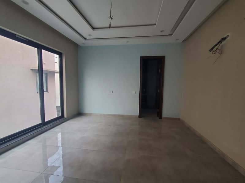 Brand new 1 Kanal Upper Portion House For Rent In DHA Phase 5,Block J, Lahore. 7