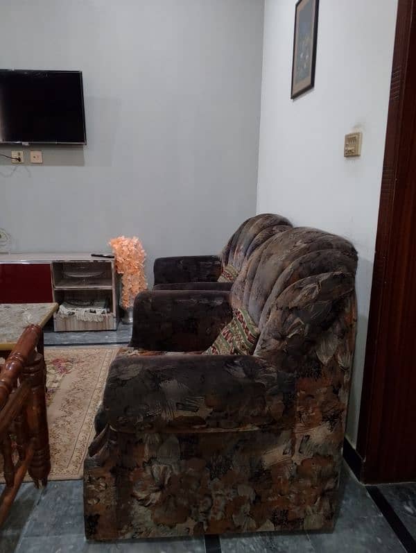 5 seat heavy wooden sofa in good condition 6