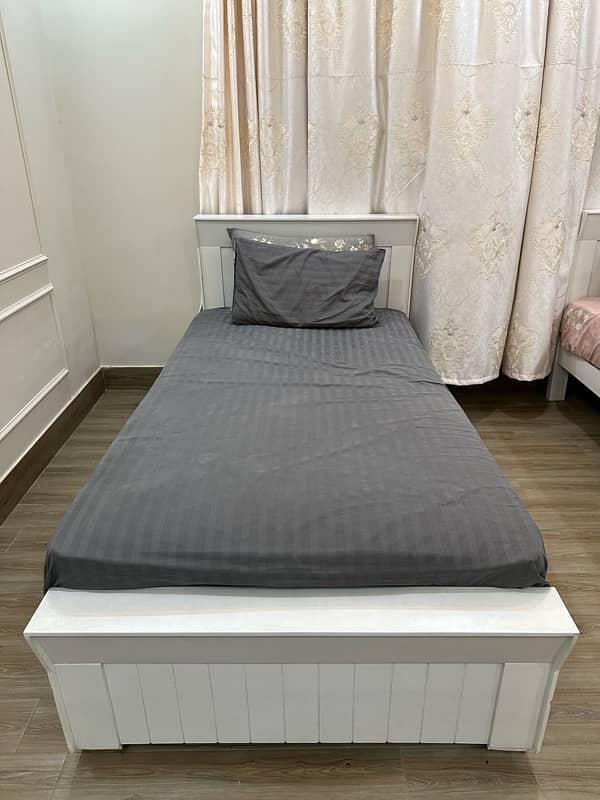 Beautiful Simple Single Bed 0