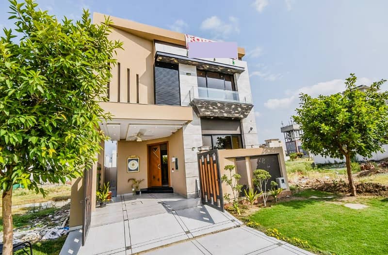 5 Marla Luxurious House For Sale In DHA Phase 6 Direct Owner Meeting 1