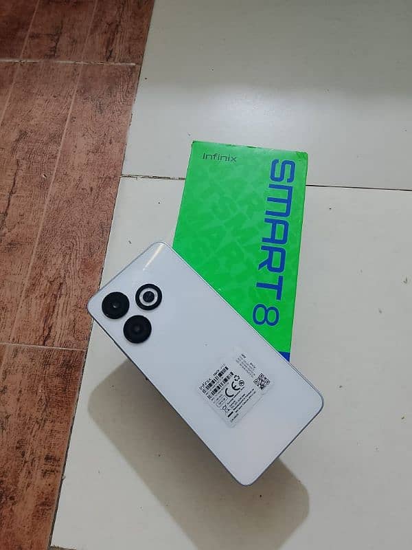 infinix smart 8 4+4 /64 4