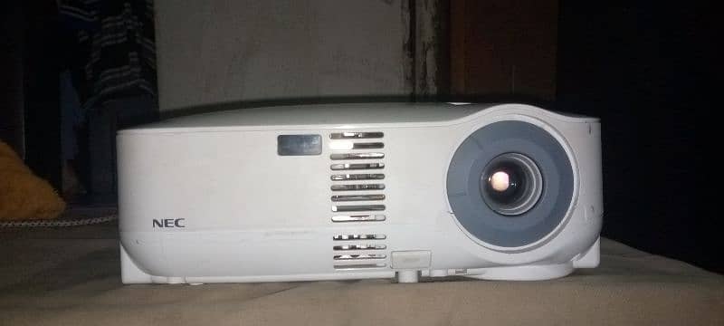 nec VT 700 projector 0