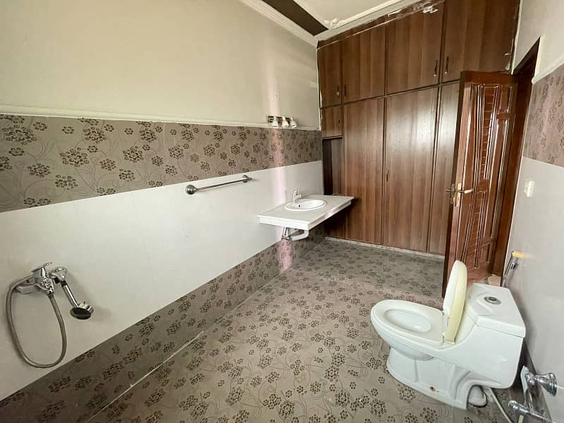 1 KANAL UPPER PORTION FOR RENT IN BAHRIA TOWN 6