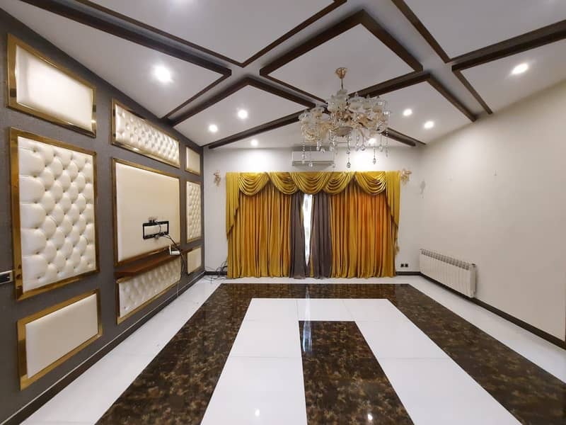 DREAM HOME OFFERS one kanal Modern House Is Available For Rent In DHA Phase 5 Lahore At Super Hot Location. 10