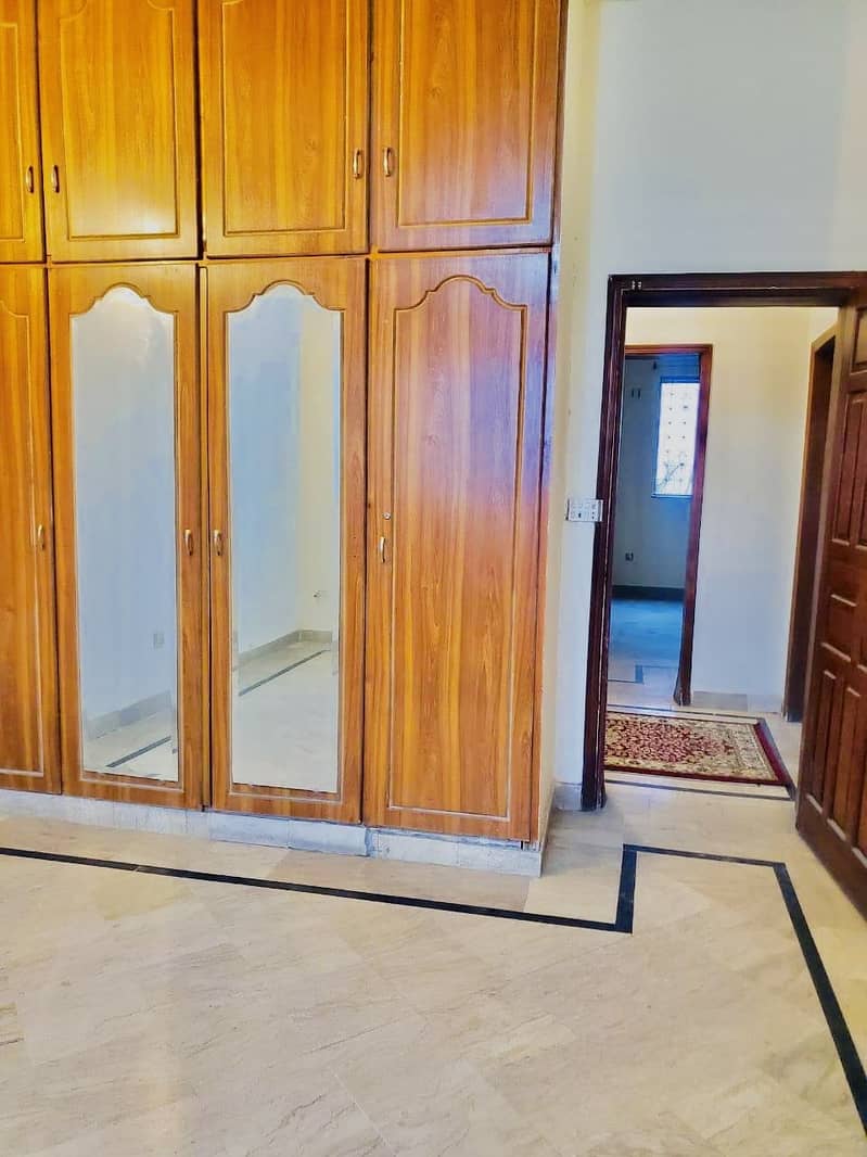 DREAM HOME OFFER 01 Kanal upper protions Is Available For Rent In DHA Phase 5 Lahore At Super Hot Location. 100% Original pictures 2