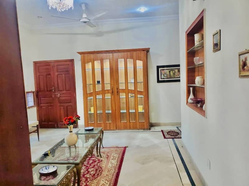 DREAM HOME OFFER 01 Kanal upper protions Is Available For Rent In DHA Phase 5 Lahore At Super Hot Location. 100% Original pictures 6