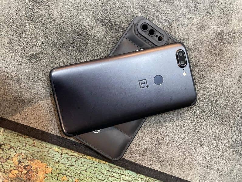 One plus 5T ( 8/128 gb) 0