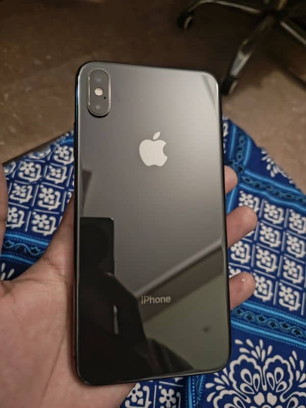 iphone xs max 10/10 mint condition 0