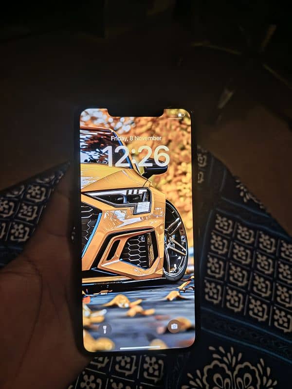 iphone xs max 10/10 mint condition 1