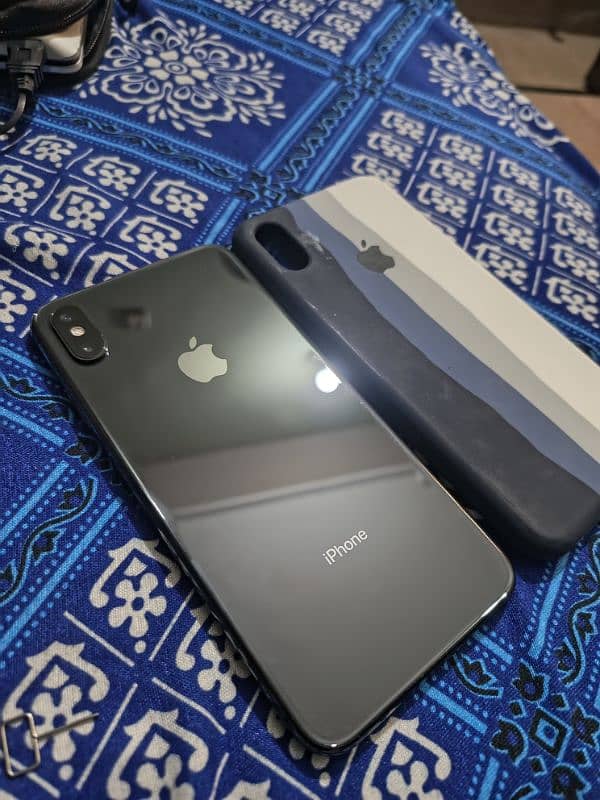 iphone xs max 10/10 mint condition 4