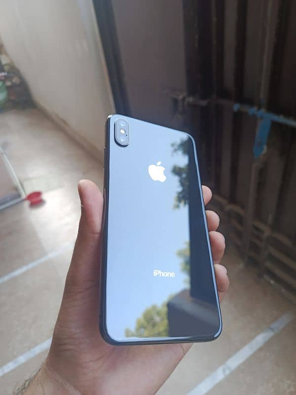 iphone xs max 10/10 mint condition 5