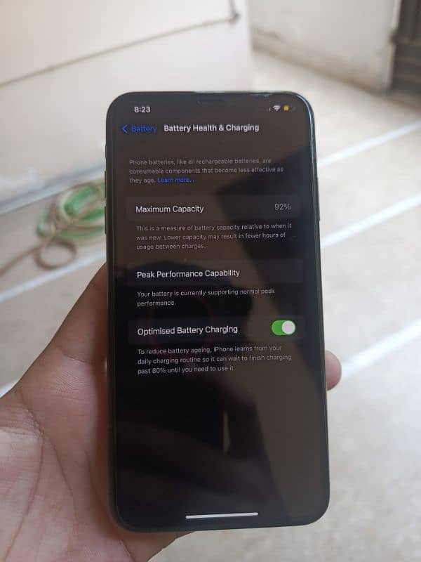 iphone xs max 10/10 mint condition 7