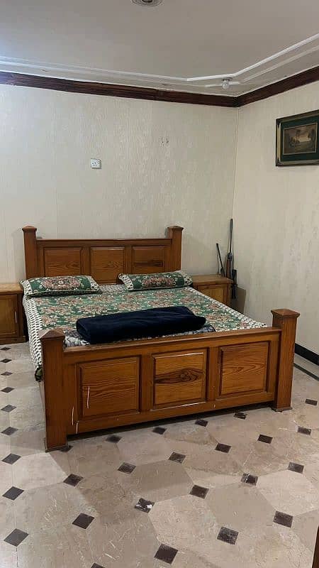 PURE WOOD BED WITH TWO SIDE TABLES 0