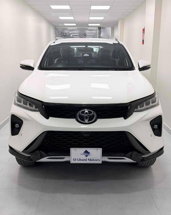 Toyota Fortuner Legender 2022 0