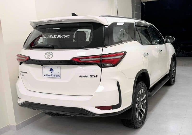 Toyota Fortuner Legender 2022 4