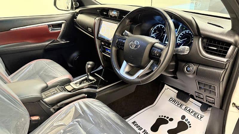 Toyota Fortuner Legender 2022 10