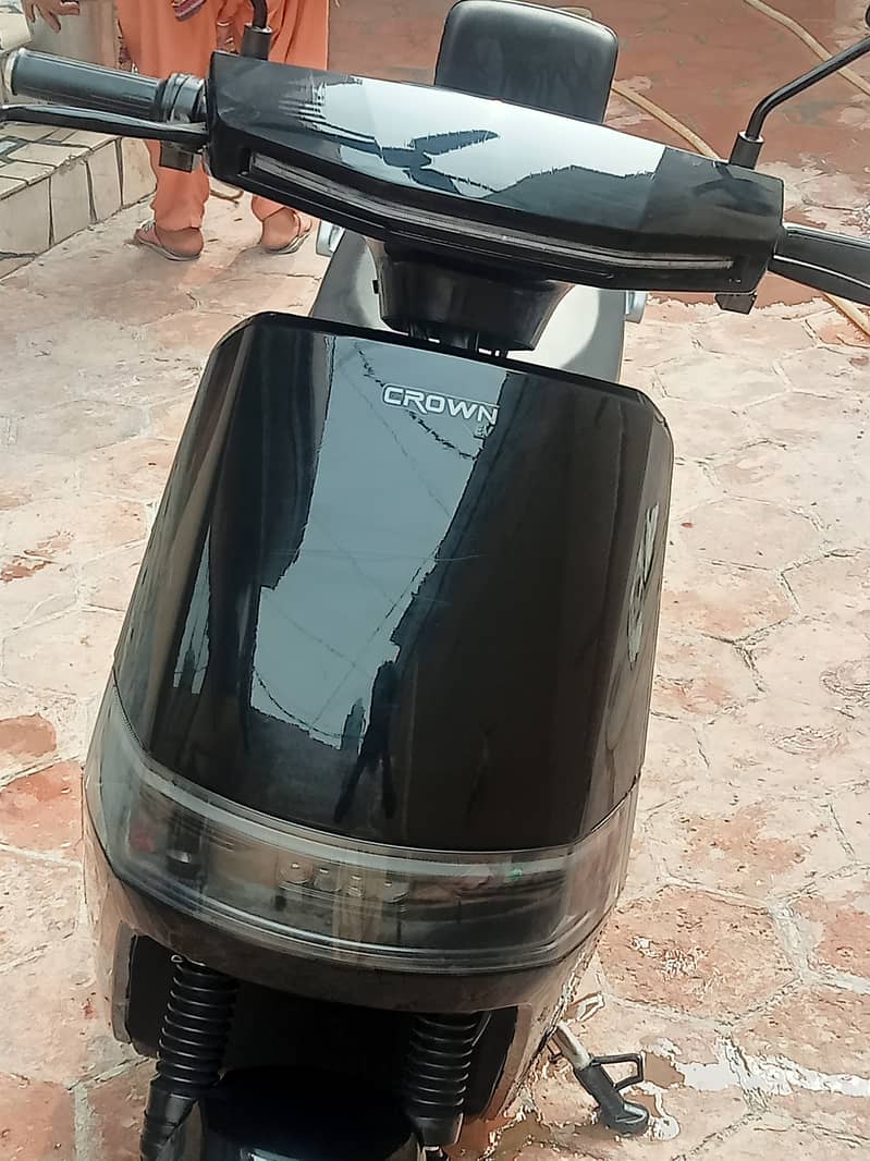 Almost new scooty condition just use 3 month 1