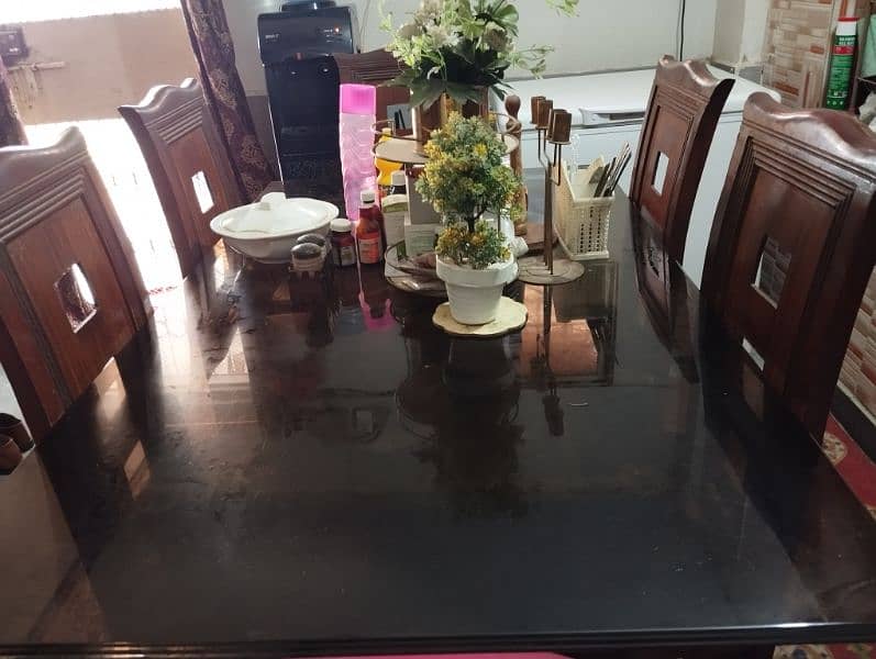 6 SEATER DINING TABLE FOR SALE | GREAT CONDITION 1