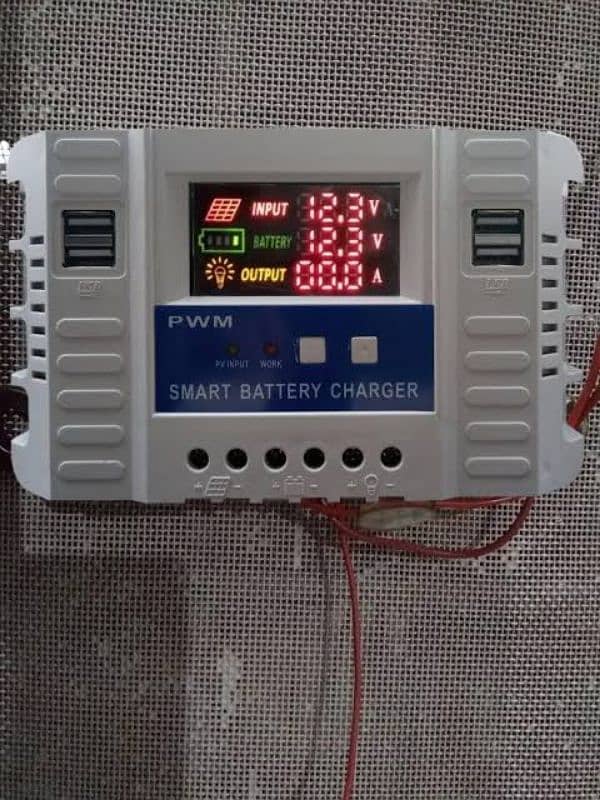 PWM Solar Controller 12 /24 60A LCD Display And Multiple UBS Ports 1