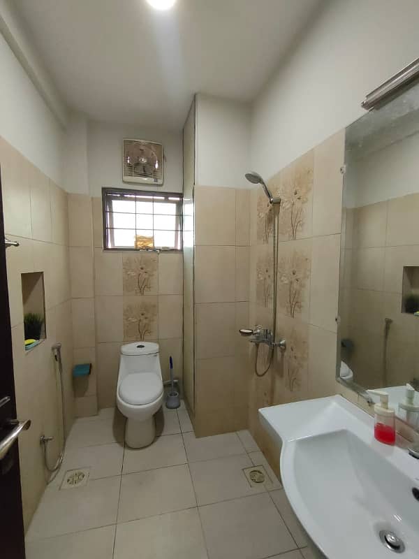 Superb Location 12 Marla 4 Bed Flat On 2nd Floor For Sale In Askari 11 9