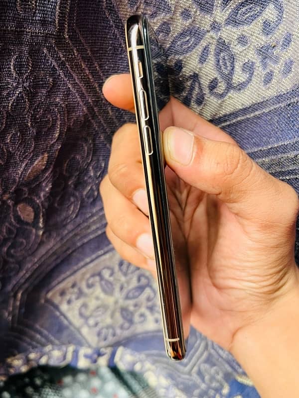 iPhone xs Gold 64gb non-pta 2