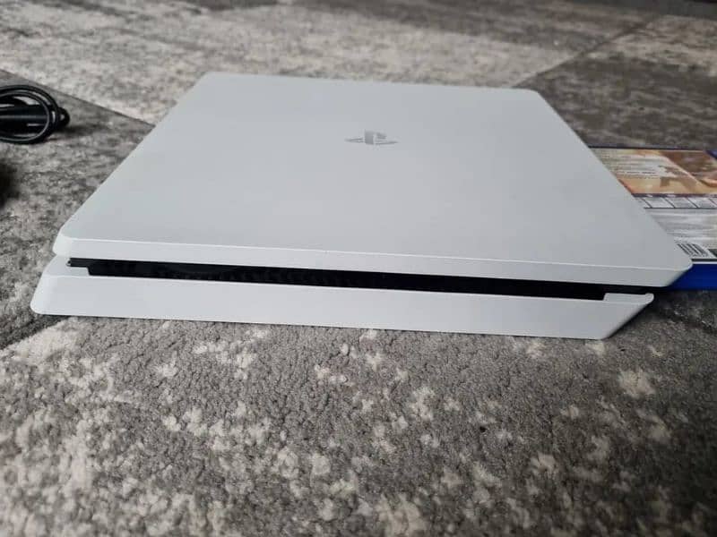 Sony PS4 slim 1tb playing games with controller 0