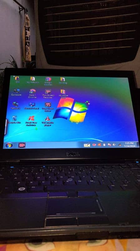 Dell laptop 14 inch ok pec vip cndition 10 by 10 4