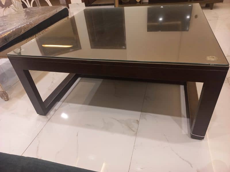 Modern Center Table - Perfect Condition, Stylish Design 2