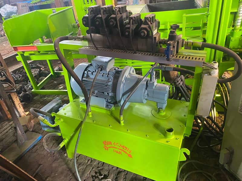 Concrete paver block machine / Concrete Block Machine In Pakistan 5