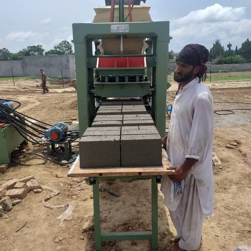 Concrete paver block machine / Concrete Block Machine In Pakistan 7