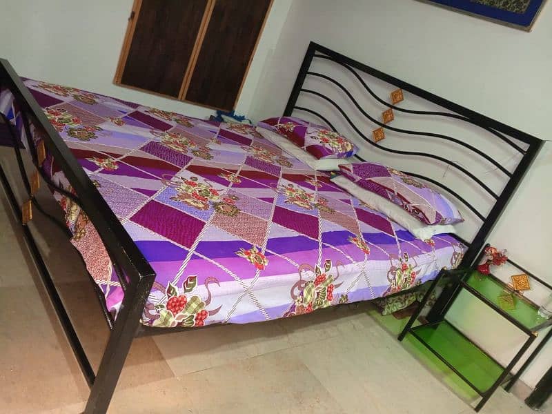 iron bed set with two side table 1