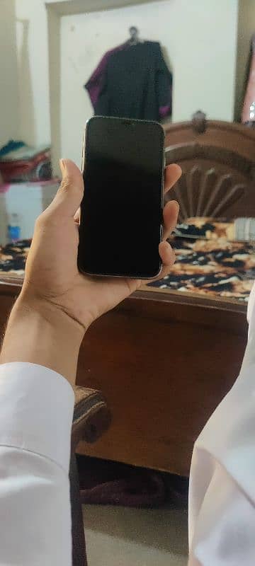 iphone 11 non PTA but Ufone sim working sell and exchange 03262576979 2