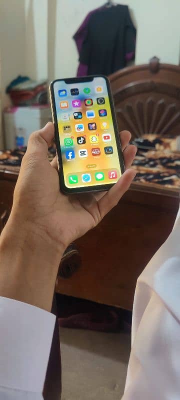 iphone 11 non PTA but Ufone sim working sell and exchange 03262576979 5