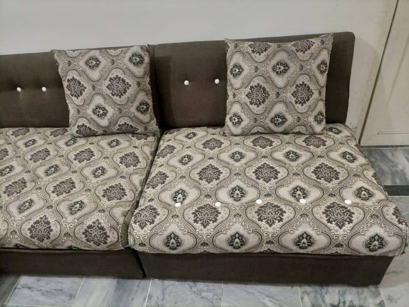 5 seater sofa with cushions 1