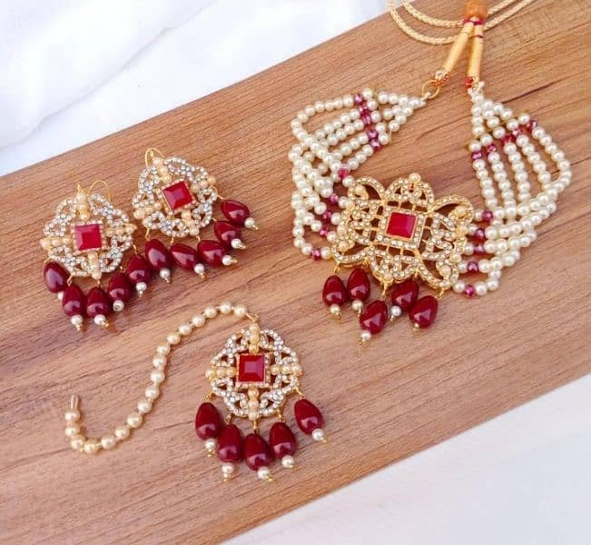 Fancy Gold Plated Artificial Stones Choker Set 0