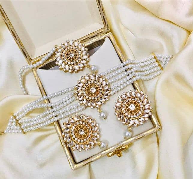 fancy Gold Plated Artificial Stones Choker Set 0