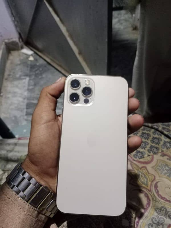 I am selling my iPhone 12 pro 10/condition with box 2