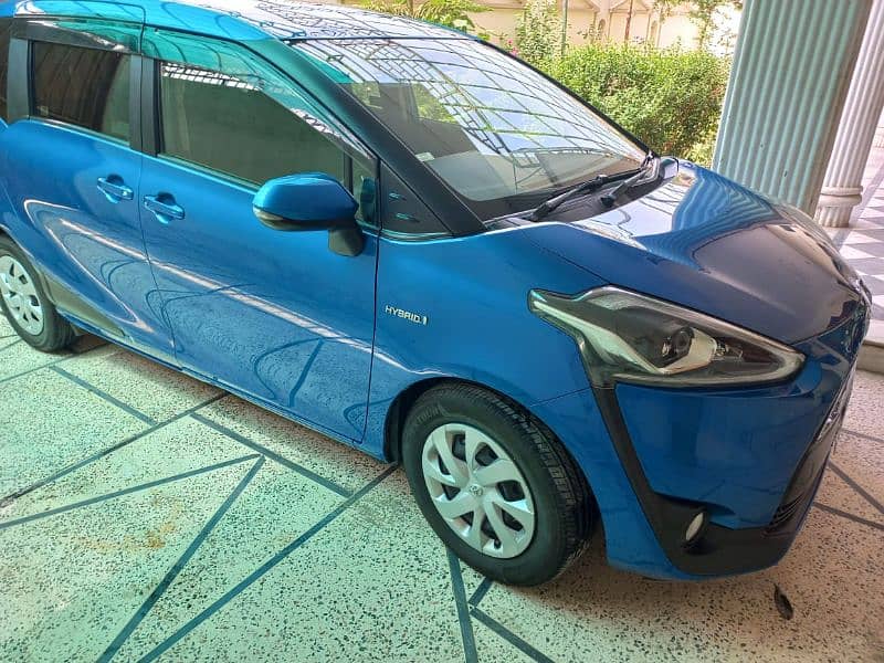 Toyota Sienta 2017 1