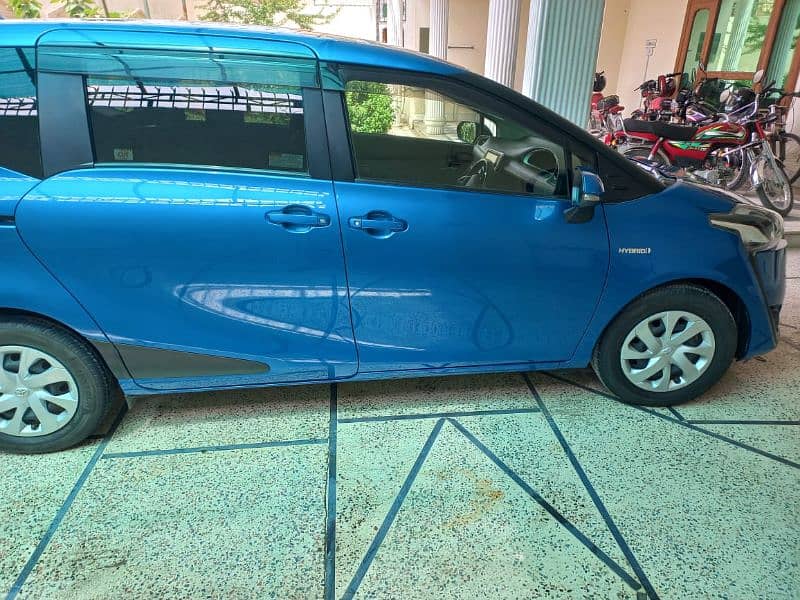 Toyota Sienta 2017 3