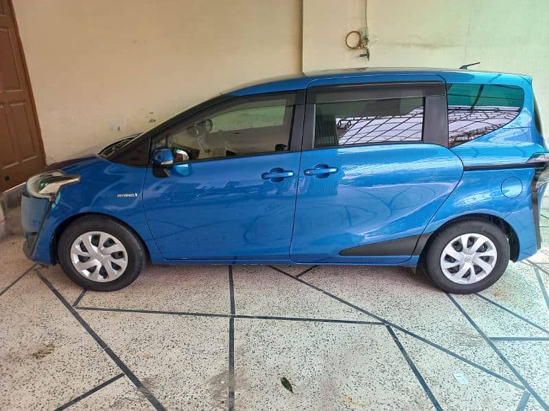 Toyota Sienta 2017 11