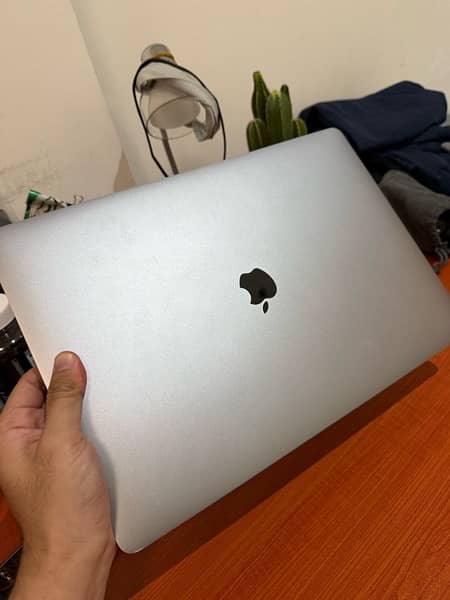 99% new,MacBook Pro 16 inches, 16GB+512gb 0