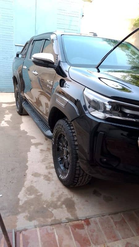 Toyota Hilux 2023 1