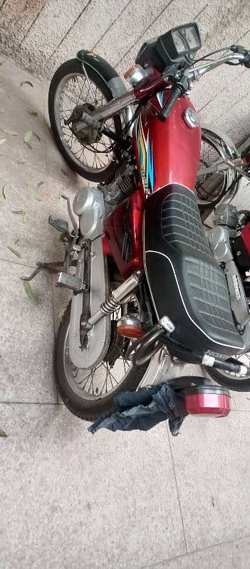 Golden number 18/19 Honda 125 for sale 0