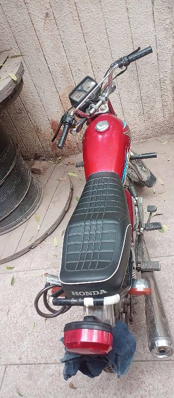 Golden number 18/19 Honda 125 for sale 1